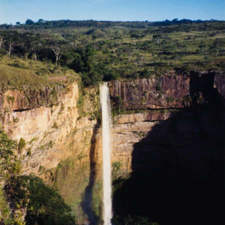 <p>The spectacular Véu da Noiva (Bridal Veil) waterfall in the Chapada dos Guimarães National Park. The falls drop a dramatic 86 metres into a perfect pool...</p>