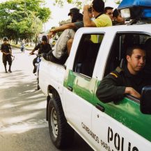 <p>Colombian national police round up unfamiliar faces in Tame, Arauca.</p>