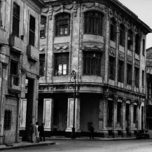<p>Colonnaded buildings in central Havana.</p>
