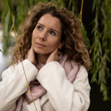 <p>Portrait of Caroline under a willow tree.</p>