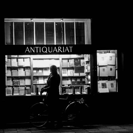 <p>Window-shopping on a winter evening in Maxvorstadt.</p>