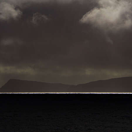 <p>An almost monochromatic seascape.<br /></p>