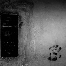 <p>Teenage prank? Threat? A black handprint on a wall raises unfortunate allusions to the old <em>mano nera</em> extortion tactics.</p>