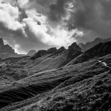 <p>Scenery along a trail toward Crusc and other peaks in the Dolomites.</p>