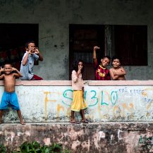 <p>A group of kids very amused to have their picture taken. <br /></p><p>Part of the graffiti reads 'Das dores boavida', which can translate as 'From pain, a good life'.<br /></p>