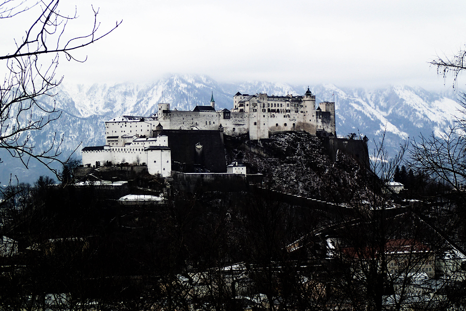 <p>A hilltop fortress on a winter morning.<br /></p>