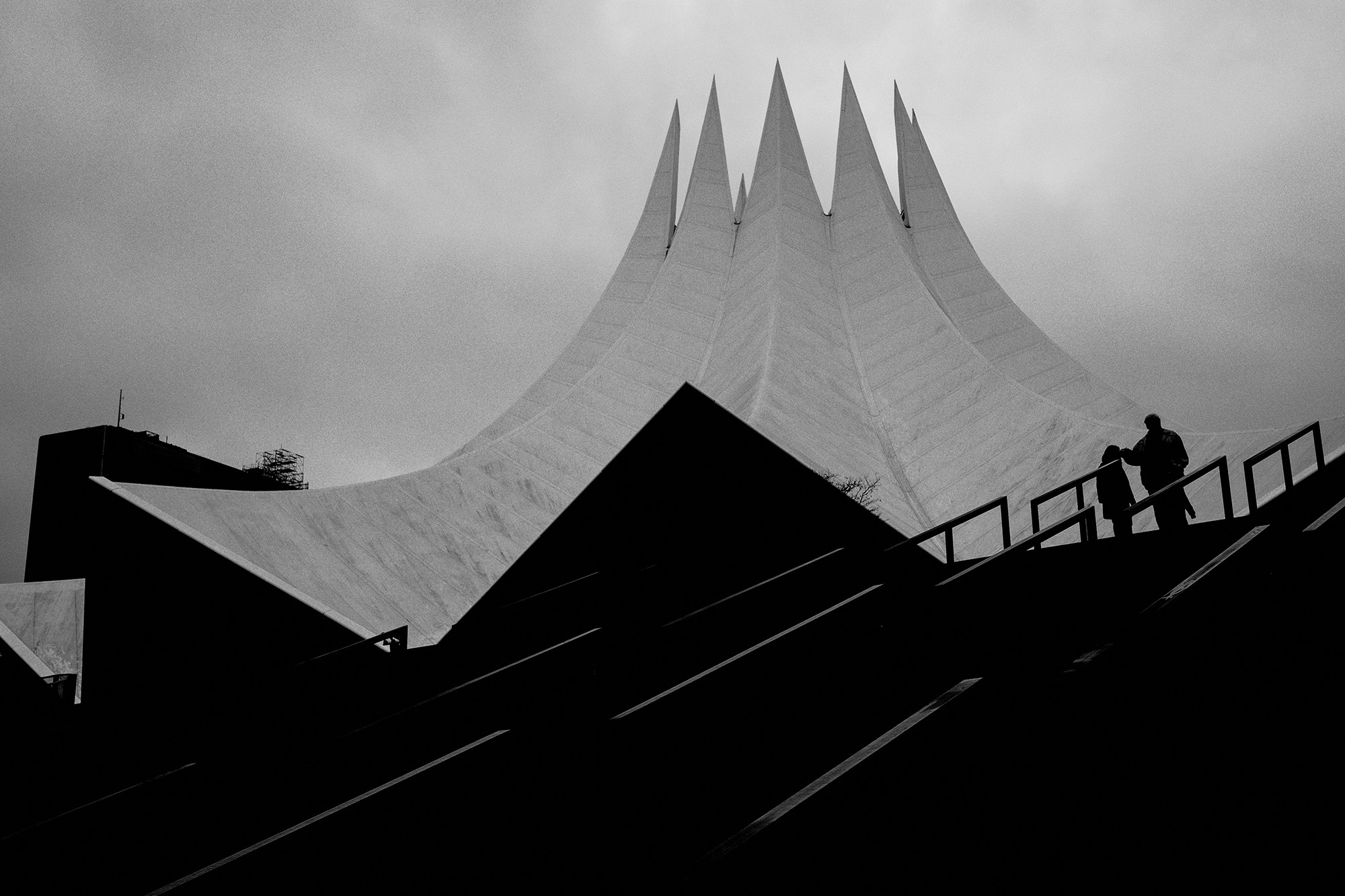 <p>Dating from 2001 (but seemingly from the space age), the Tempodrom is an event space and spa in central Berlin. The building's design evokes the tent structures that originally housed the venue when it began in the 1980s.<br /></p>