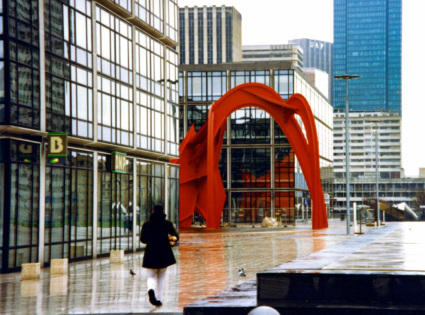 <p>A Parisian carries precious baguettes through the glassy La Défense district. </p>