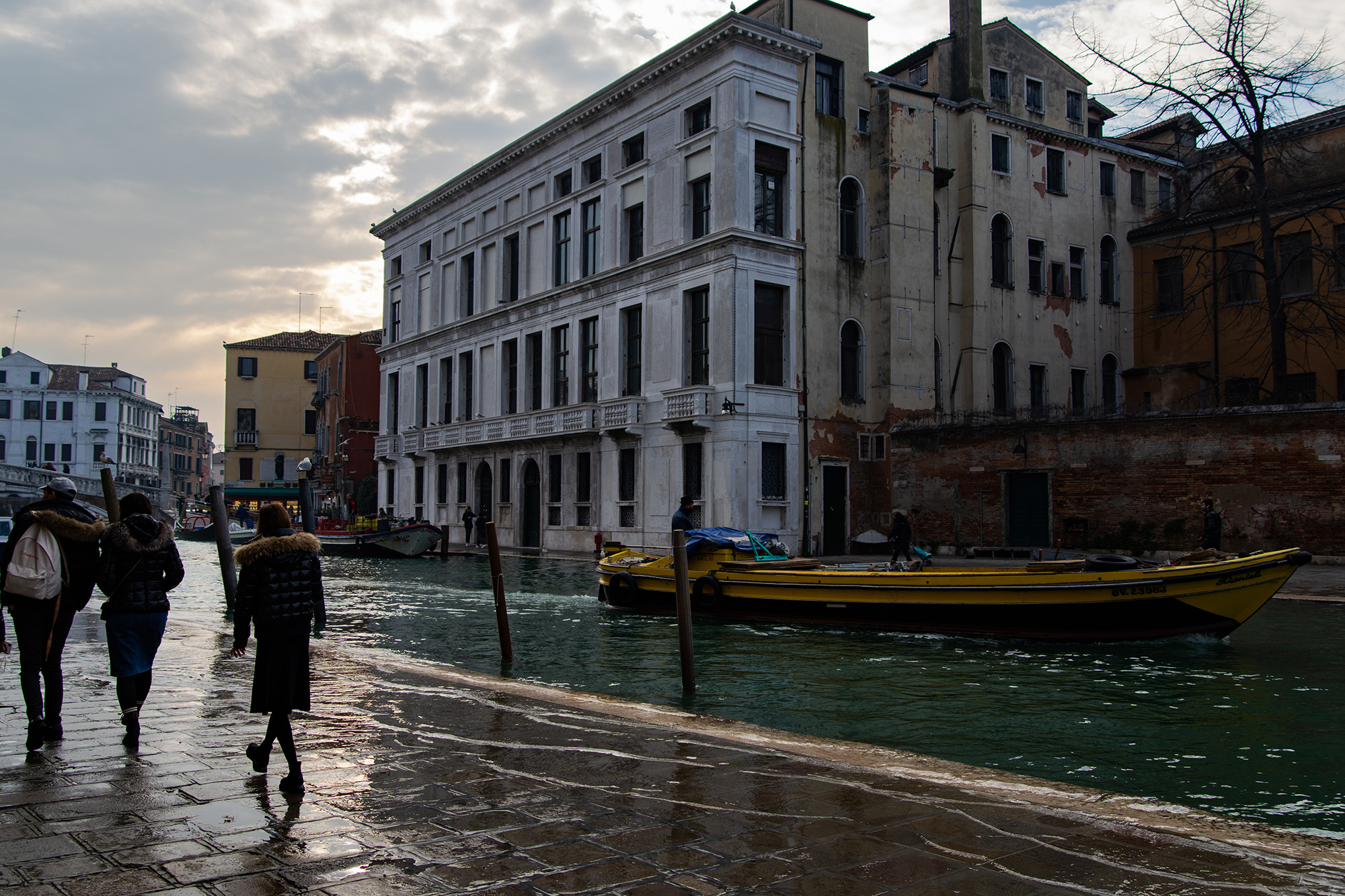 <p>People walk along the fondamenti either side of the Canale di Cannaregio, one of Venice's larger canals. The wake from passing boats washes up over the walkways. </p>
