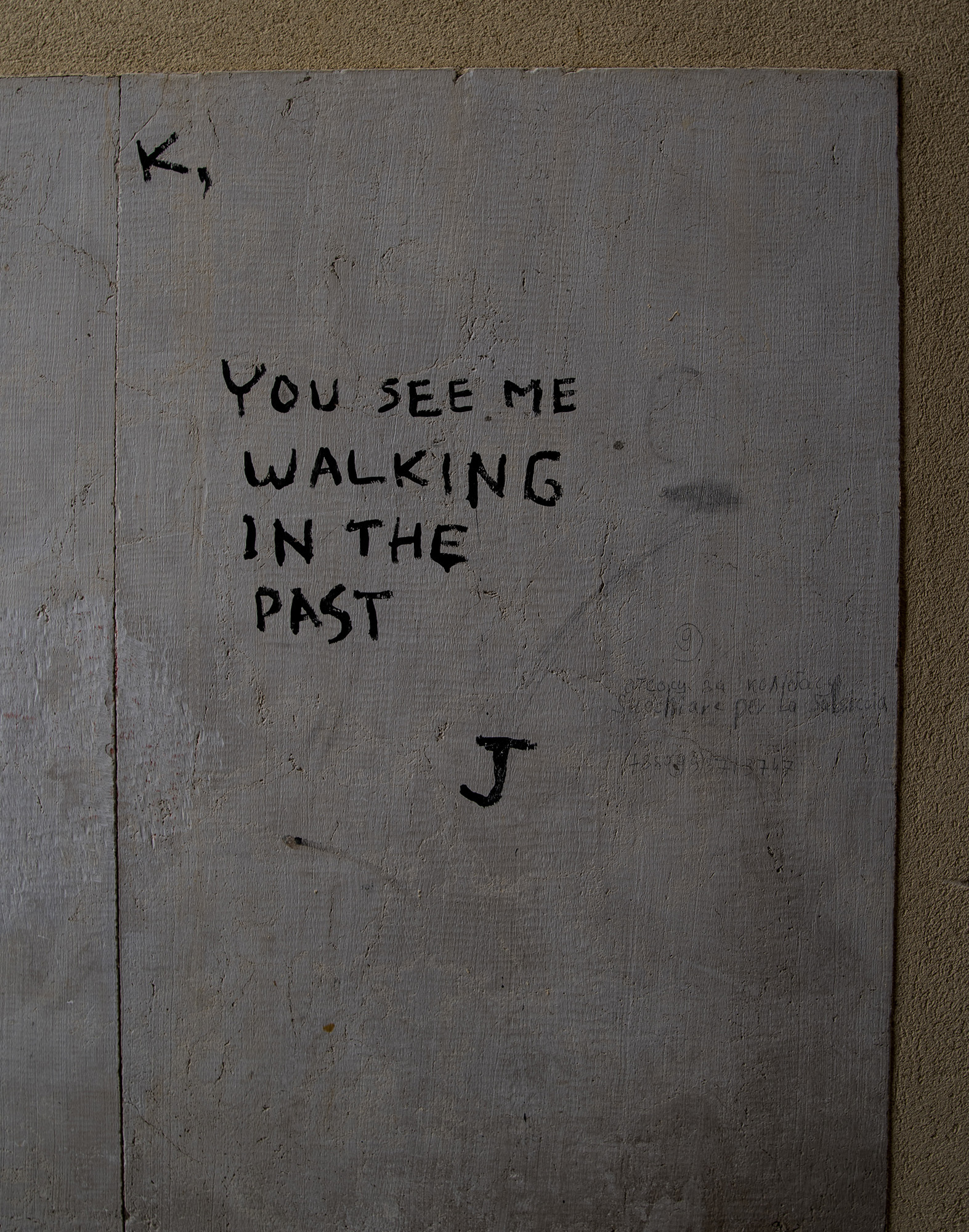 <p>A graffito near the end of one of the innumerable Venetian alleys curtailed by a canal.</p>