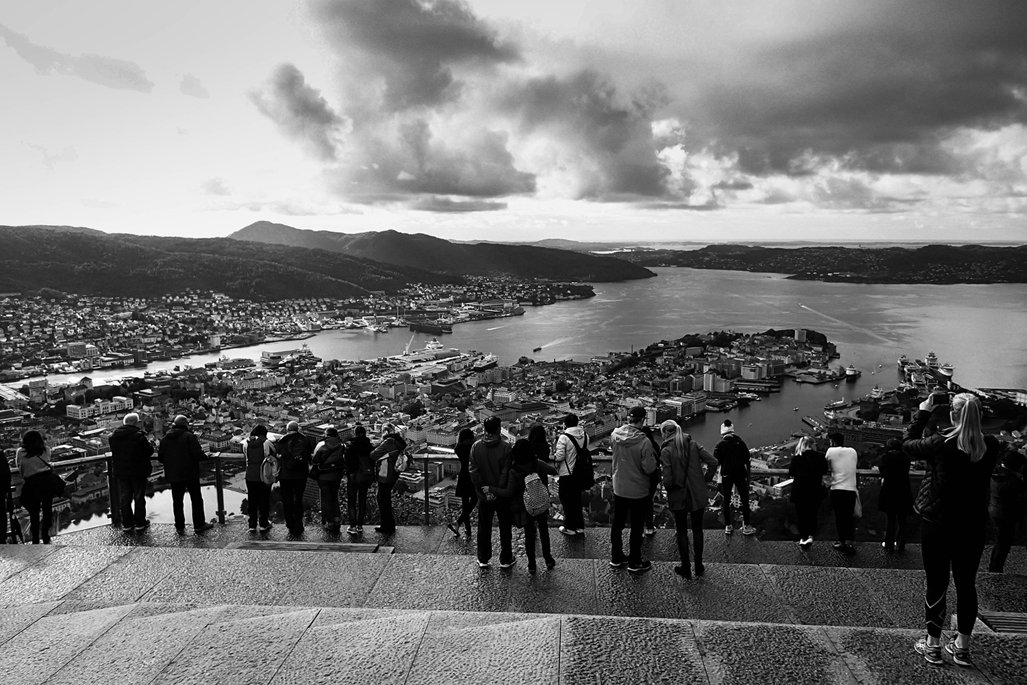 <p>People take in the impressive view over Bergen and its harbour.<br /></p>