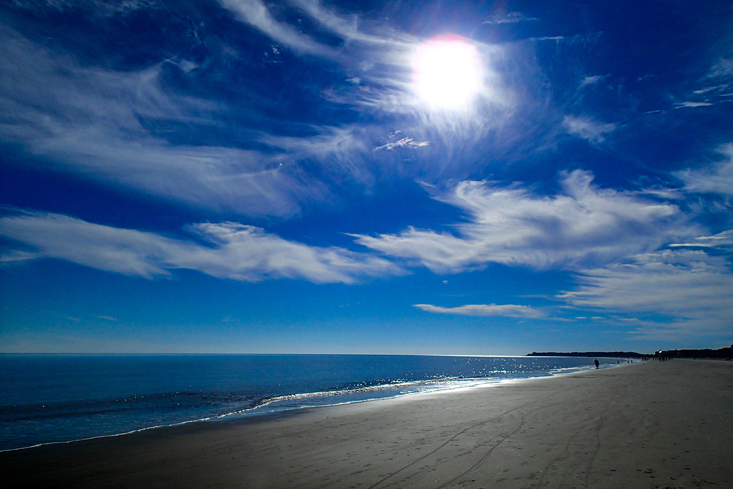 <p>A beautiful winter day on the beach, complemented by wispy clouds</p>